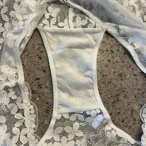 UCA NWT never tried on 3 pair white lace bikini size  Large - Picture 3 of 8